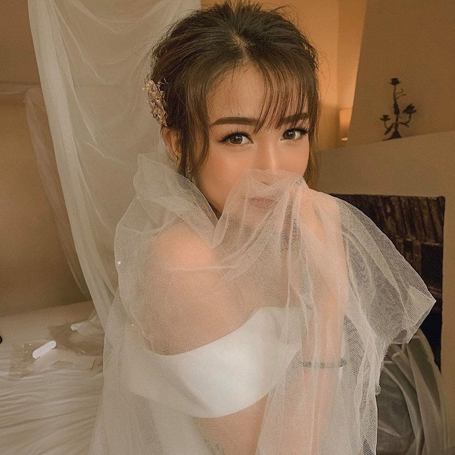 Joyce Phạm (tên thật Phạm Trần Nguyễn Minh Anh) là cái tên nổi bật trong dàn hot girl của hội con nhà giàu Việt Nam. Cô là con gái đầu lòng của đại gia Minh Nhựa.