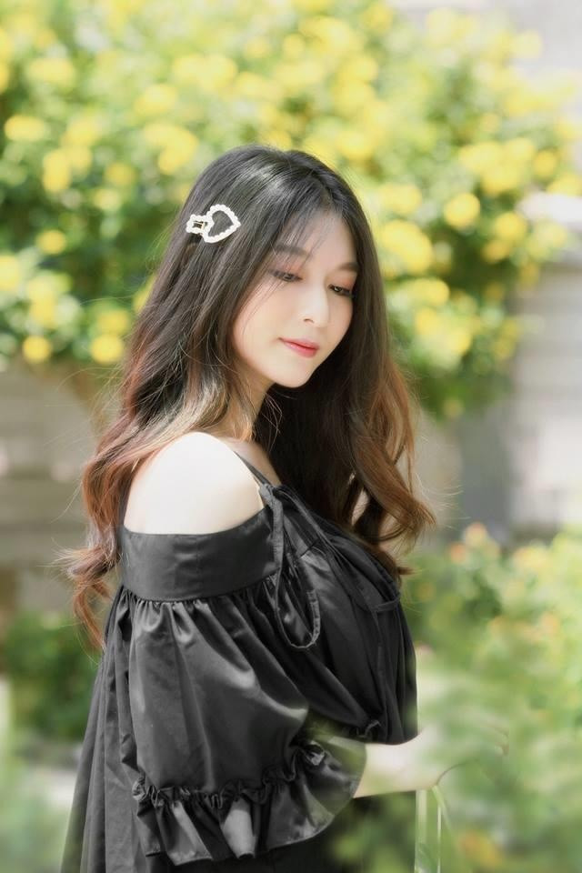Hot girl Sài thành - Phương Quỳnh đã lấy chồng và sinh con. Cô thường đăng ảnh hạnh phúc bên chồng và con trai (bé Gấu) trên trang cá nhân.