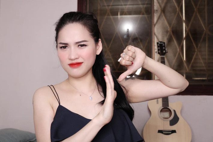 Bên cạnh đó, Hà Linh cũng khẳng định không phải vì hết ý tưởng review mỹ phẩm nên mới chuyển sang review ẩm thực. Cô cho biết, tương tác cho mỗi video review mỹ phẩm của mình là rất lớn.