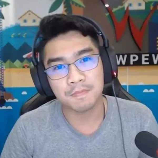 Hiện cuộc sống vợ chồng son của streamer Pewpew được rất nhiều người quan tâm. Và mới đây, trong một livestream với người yêu mến, chàng trai trẻ lần đầu tiết lộ về trải nghiệm là "chậu có hoa".