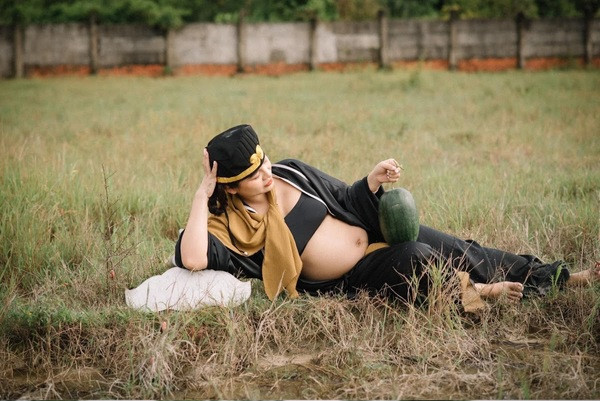 Trước H.T, một mẹ bầu xinh đẹp cũng đã lên ý tưởng hóa thân thành nhân vật đồ đệ của Đường Tăng vào tháng thứ 6-7 của thai kỳ. Những hình ảnh của cô khi được đăng tải đã nhận về nhiều lượt chia sẻ từ phía dân mạng.