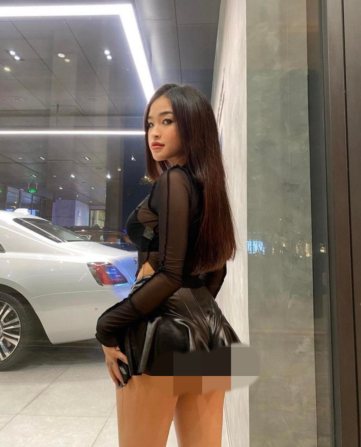 Mới đây, Bảo Trân tiếp tục nhận được sự quan tâm bởi loạt hình lên đồ đi chơi đêm nổi bật.