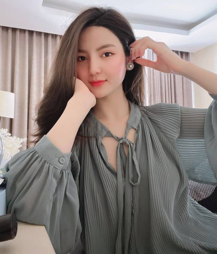 Thậm chí, cả hai đã đưa nhau về ra mắt gia đình. Dù không ai chính thức lên tiếng xác nhận hay công khai nhưng nhất cử nhất động của Chu Thanh Huyền đều trở thành chủ đề quan tâm, bàn tán của dân mạng.