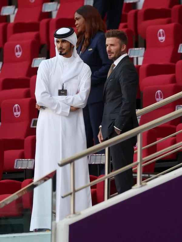 Cùng đến xem trận đấu với David Beckham là người bạn thân thiết Dave Gardner.