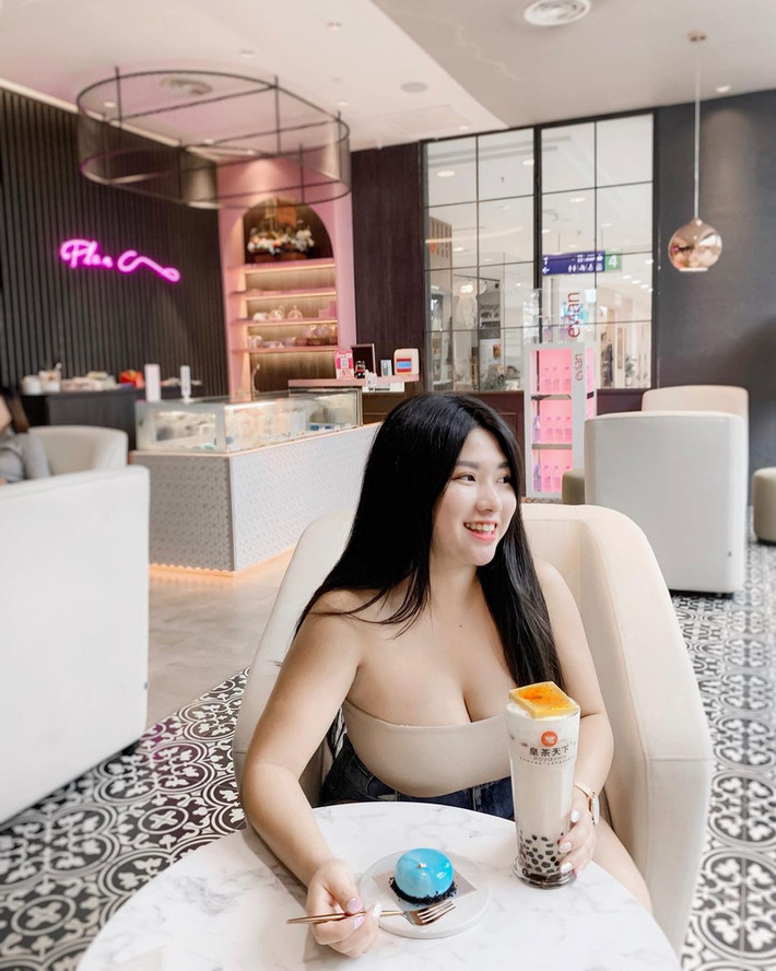 Hiện tại Sueanne Kang đang theo đuổi công việc của một một reviewer về đồ ăn và du lịch cũng như kinh doanh.