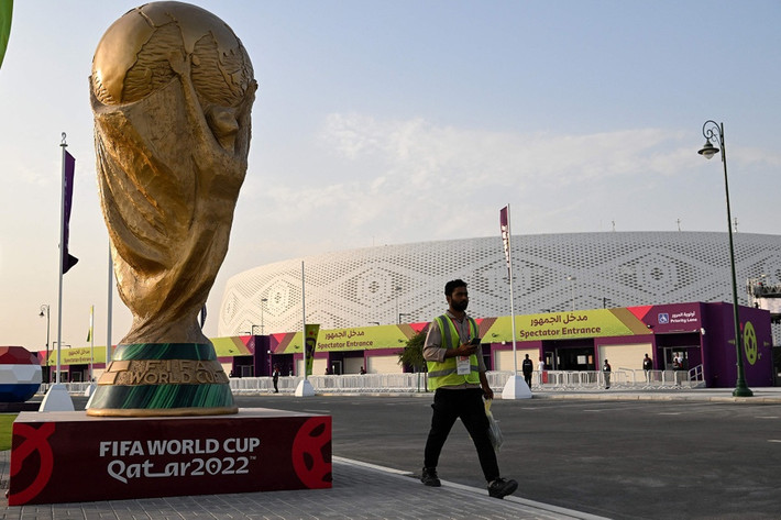 Giải đấu trên đất Qatar vào năm nay trở thành kỳ World Cup đắt đỏ nhất trong lịch sử. Nước chủ nhà chi 220 tỷ USD cho công tác tổ chức (dữ liệu từ Deloitte). Thậm chí, Con số trên vượt GDP dự kiến năm 2022 của nước chủ nhà (180 tỷ USD).
