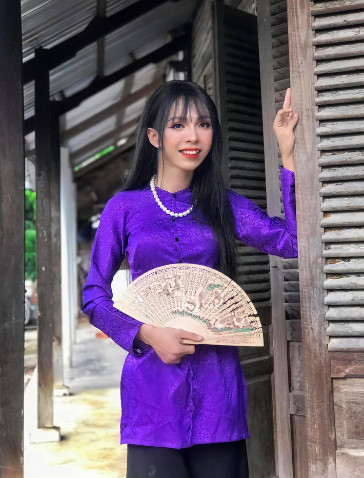Và ngày đó đã đến sớm hơn Thành Ý dự định. Dân tình đã không phải chờ đến 1 năm để nhìn thấy nhan sắc chú rể của má Cám.