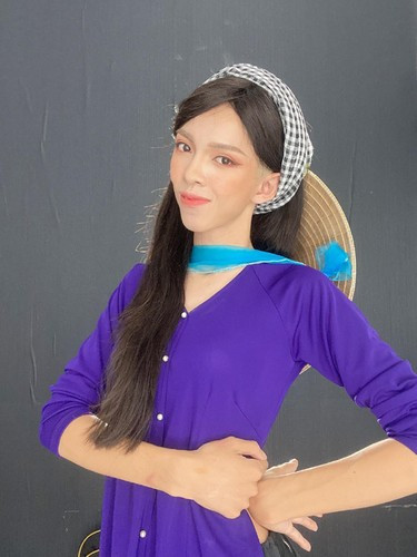 Chỉ sau hơn 2 tháng từ ngày lên xe hoa, Thành Ý đã quyết định công khai danh tính người thương. Đó chính là ngày hôm nay, khi TikToker nổi tiếng dũng cảm đăng tải hình ảnh mình cùng chồng trong ngày cưới lên mạng xã hội, còn trân trọng đổi thành ảnh đại diện.