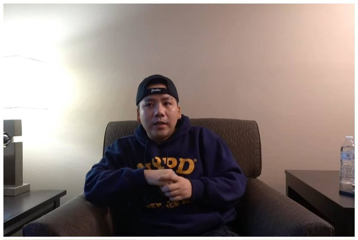 Theo như lời nam Youtuber Khoa Pug chia sẻ, vị bác sĩ được anh chọn mặt gửi vàng cũng có chuyên môn rất cao, nhiều năm trong nghề và từng có thời gian đào tạo ở Harvard – trường đại học danh tiếng nhất nước Mỹ.