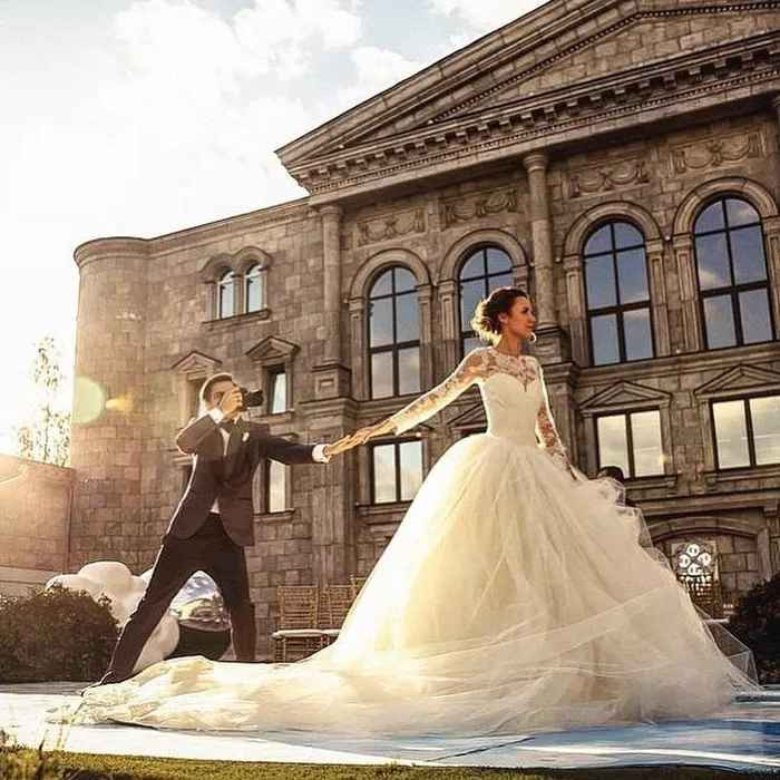 "Đưa em đi khắp thế gian" đã giúp sự nghiệp nhiếp ảnh của Murad và làm mẫu của Nataly cất cánh. Năm 2017, chàng trai người Nga được tạp chí Forbes vinh danh trong Top 3 Travel Influencer.