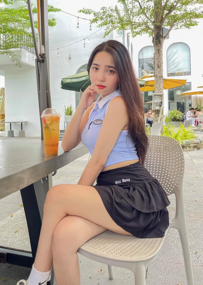 Những video của cô nàng đăng tải lên MXH thường có nội dung thân thuộc, gần gũi nhưng không kém phần hài hước với những tình huống dở khóc dở cười mang tính giải trí cao. Hiện tại, trang TikToker của cô gái Tây Ninh đang có 13,1 triệu người theo dõi cùng với 230,7 triệu lượt thích. Ảnh: Cindy