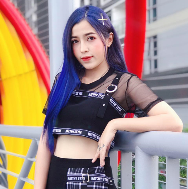Cô gái sinh năm 1998 cũng từng góp mặt trong nhiều dự án phim ngắn như Học Yêu, Tìm Lại Chính Mình, Tui Là Con Nít,... Tham gia cộng đồng TikTok từ năm 2017, thế nhưng phải mất 1 năm để Diệu Linh trở nên nổi tiếng với khán giả.