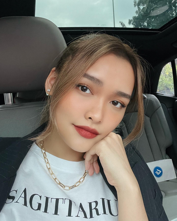 Tuy nhiên, Linda cũng hiểu rằng, việc ba mẹ không nói với mình nhà có điều kiện là để bản thân rèn luyện được tính tự lập, có ý chí kiếm tiền và chi tiêu hợp lý hơn.