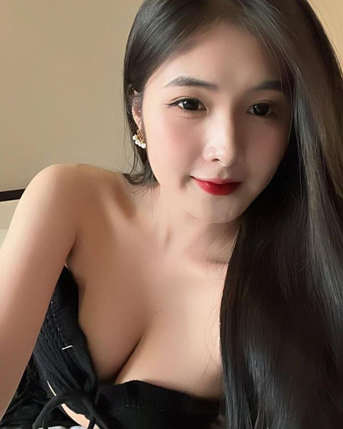 Xuất thân từ một streamer, Quỳnh Alee dần lấn sân sang nền tảng TikTok và ngày càng tạo dựng được tên tuổi và hình ảnh cho bản thân.