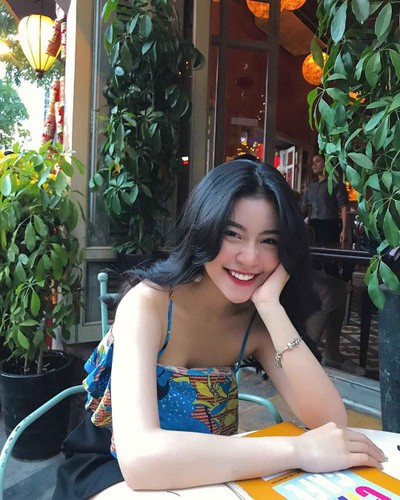 Đến hiện tại, clip của Quỳnh Thi đã thu về hơn 5,8 triệu lượt xem, hơn 650 nghìn lượt yêu thích cùng hàng nghìn bình luận của người dùng mạng xã hội. Hầu như ai cũng dành lời khen cho nhan sắc cũng như sự sáng tạo của cô nàng.