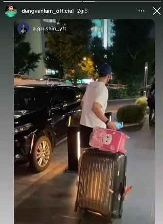 Cụ thể, Đặng Văn Lâm đăng ảnh chụp cùng người đại diện Grushin Andrey. Đính kèm, bạn trai Yến Xuân nhắn nhủ fans theo dõi người này để có những thông tin chính xác về tương lai sắp tới của mình.