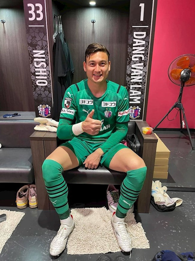 Động thái này khiến nhiều người tin chuyến đi này của ông Andrey Grushin là để đàm phán với Cerezo Osaka về tương lai của Văn Lâm.