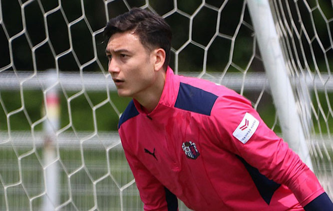 Thậm chí, trong các trận đấu tại J-League 1 gần đây, thủ thành mang hai dòng máu Việt - Nga còn không có tên trong danh sách dự bị.