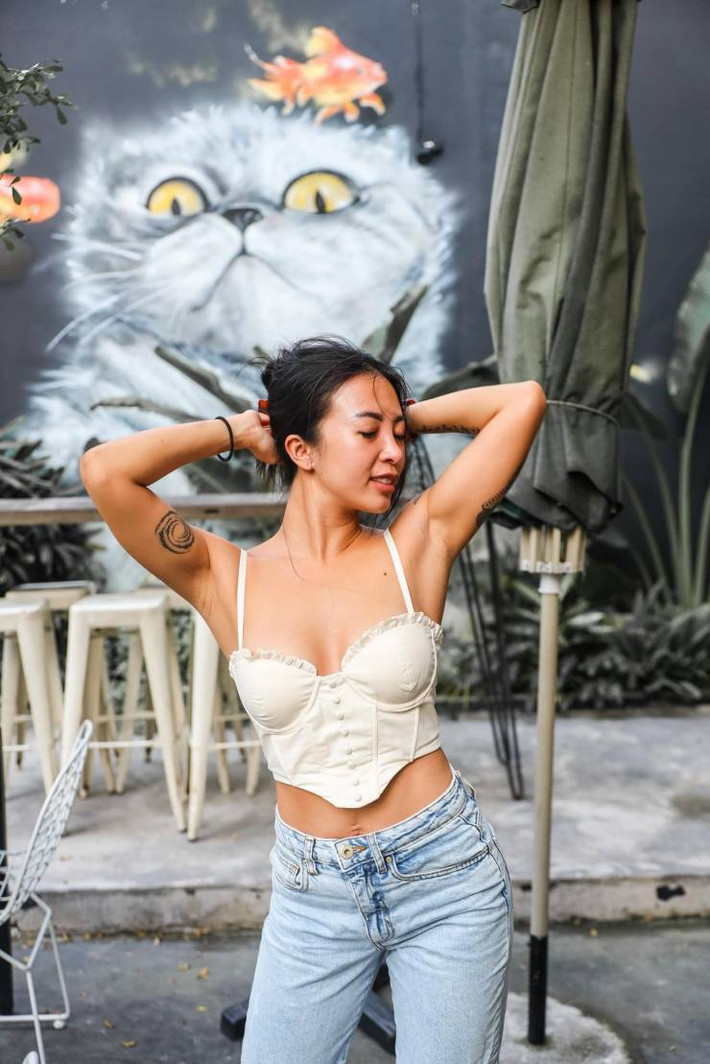 Công thức phối đồ của bà mẹ một con khá đơn giản.