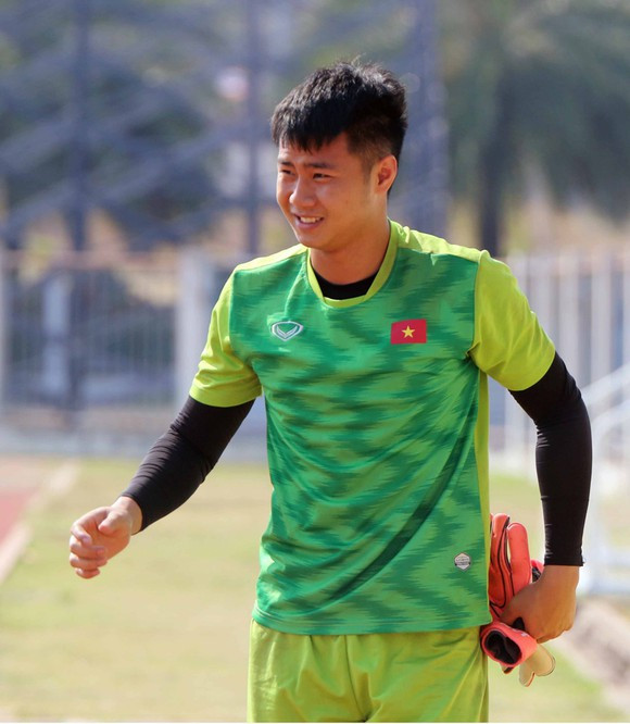 Mắc chấn thương trong trận đấu với U23 Thái Lan vào tối 2/6, Văn Toản đã bị trật khớp, tổn thương xương đốt bàn ngón áp út tay trái. Dù chấn thương không quá nghiêm trọng, thủ thành của đội tuyển U23 Việt Nam cần thời gian để bình phục.