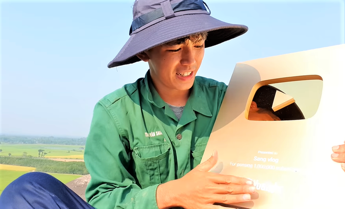 Cả khâu đánh bắt cũng được Sang ghi lại. Đây chính là điểm hấp dẫn trước tiên của channel này.