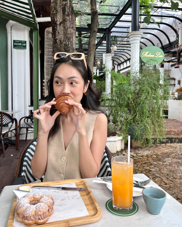 Đầu tiên người đẹp khẳng định đã yêu cầu mọi người không chia sẻ thông tin này ra ngoài: "Xin chào cả nhà, mình là Misoa đây. Đầu tiên cho Misoa gửi lời cám ơn các anh chị em bạn bè, các bạn fans, người theo dõi đã quan tâm, hỏi thăm đến mình. Hiện tại sức khoẻ mình ổn và mình thật sự đang rất đau lòng về sự việc này. Mình xin đính chính lại một số thông tin như sau: sự việc không may này xảy ra vào tối qua, mình cũng đã trình báo với công an và đến bệnh viện kiểm tra....