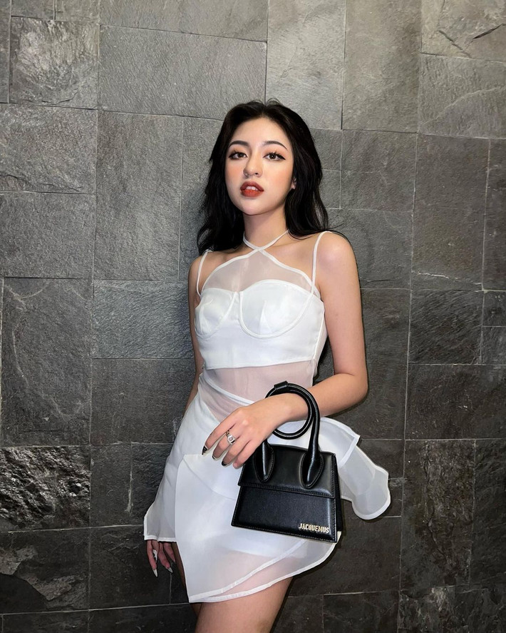 Trần Thanh Tâm được gọi là "hot girl trứng rán" bởi cô nổi lên từ clip thả thính trên Tiktok với câu nói: “Trứng rán cần mỡ, bắp cần bơ. Yêu không cần cớ, cần cậu cơ”.