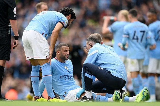 Kyle Walker trải qua ca phẫu thuật ở háng sau trận derby Manchester hôm 2/10.