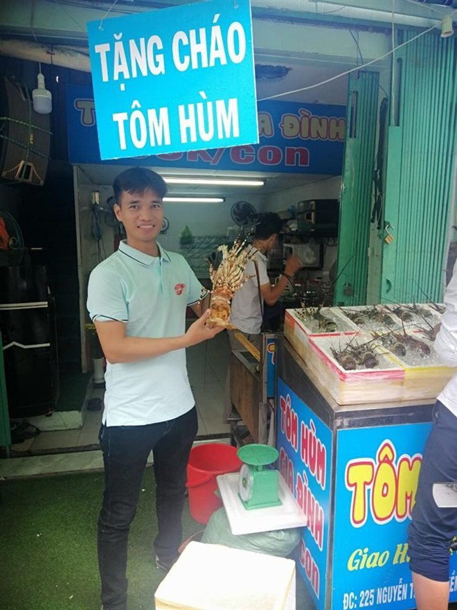 Cuối năm 2017, Lệ Rơi bất ngờ xuất hiện với diện mạo khác lạ. Gương mặt của anh lộ rõ sự chỉnh sửa, khiến dân tình không khỏi bất ngờ.