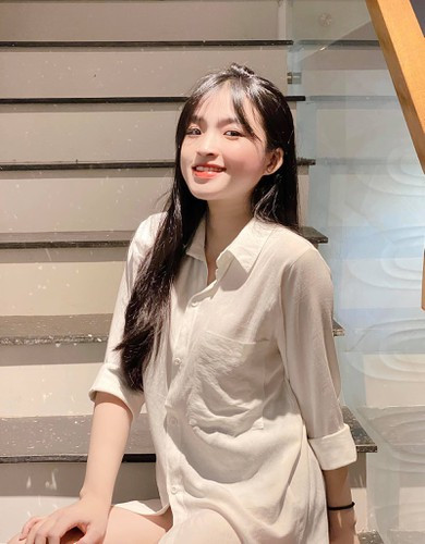 Nhiều người cho rằng, Bảo Trân có hướng đi xây dựng hình ảnh giống hot girl Sài thành Võ Ngọc Trân. Bởi lẽ, từ cách tạo dáng tới góc chụp hình khi khoe đường cong đều na ná giống nhau.