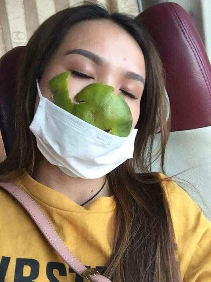 Chứng kiến cảnh này của hội những người say xe, thành viên có nickname Khánh Linh bình luận: "Tưởng tượng ra chiếc xe cũng đủ buồn nôn. Vài bữa lỡ mà có lấy chồng thì lựa nhà ông nào gần phi xe máy tới được chứ mấy kiểu hoá thân như trên em xin rút lui"