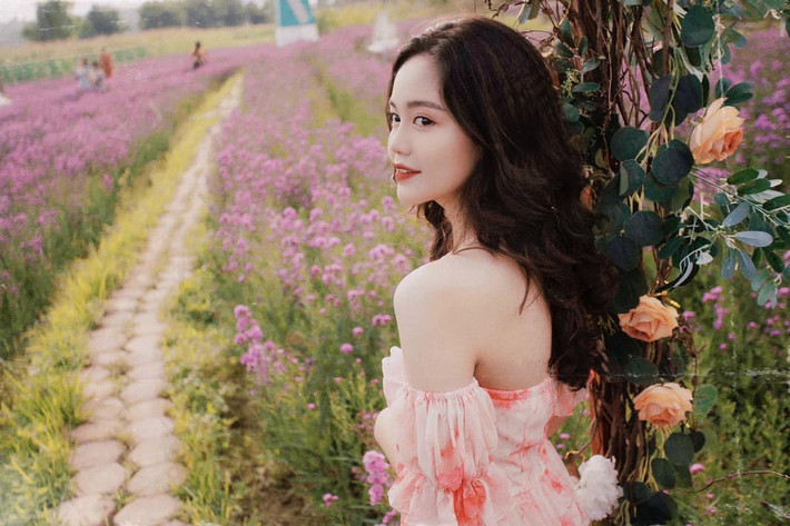 Xem những đoạn video mà Bùi Hoài làm về quê hương của mình, ta có thể thấy rõ được tình yêu thương nồng cháy mà cô dành cho mảnh đất, con người nơi đây.