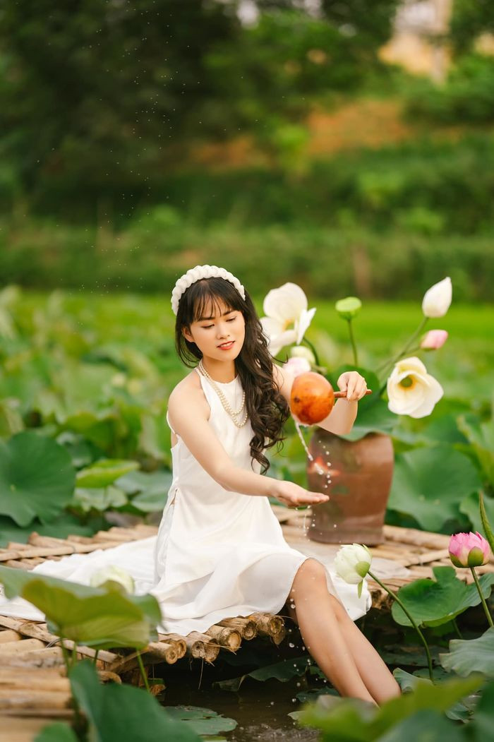 Bùi Hoài được nhiều người biết đến rộng rãi thông qua kênh TikTok dùng để chia sẻ lại cuộc sống thường nhật ở quê mình và câu nói mang tính thương hiệu "Chào Pỉ Nọong! Lại là Hoài đây!".