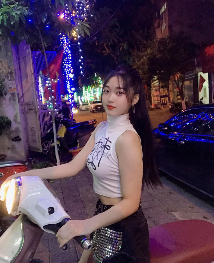 Dù đăng tải khá nhiều clip và cũng có những clip thu hút hơn 1 triệu lượt xem nhưng Giàng Thị Váng tiết lộ: "Từ lúc chơi TikTok mình không có thu nhập gì vì không đăng kí trước đó. Hơn nữa, mình cũng không có ý định kiếm thu nhập từ TikTok".