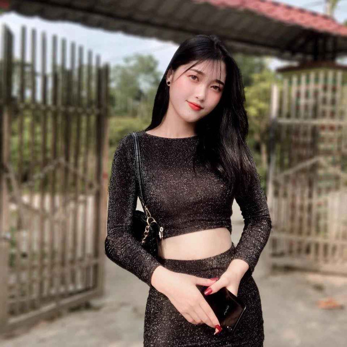 Kể từ khi được nhiều người biết đến hơn, Giàng Thị Váng nhận được vô số lời mời chụp hình cho các thương hiệu. Tuy nhiên, cô vẫn dành chủ yếu thời gian cho việc học tập và phụ giúp bố mẹ công việc nhà lúc rảnh.