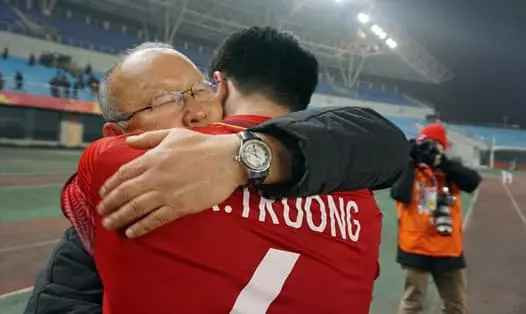 Dẫu cho kết quả có ra sao, tôi vẫn có thể hoàn thành tốt nhiệm vụ và trách nhiệm của mình nhờ vào sự hỗ trợ, ủng hộ liên tục từ các cầu thủ, lãnh đạo và cán bộ nhân viên VFF cũng như người dân Việt Nam. Đây là một hành trình đáng nhớ và cũng rất thú vị”, ông thầy người Hàn Quốc nói thêm.