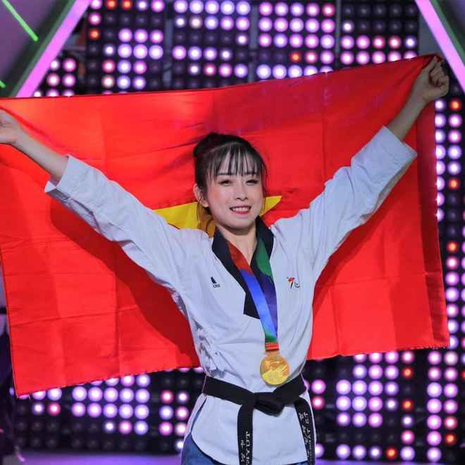 Hơn 20 năm gắn bó Taekwondo, Châu Tuyết Vân trải qua muôn vàn khó khăn, thử thách. Thể thao đem đến cho cô những danh hiệu cao quý, đủ mọi cảm xúc, thăng trầm, buồn khi thất bại và vỡ òa hạnh phúc khi đứng trên đỉnh vinh quang.