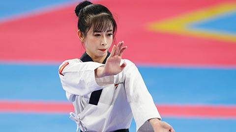 Nói về gia đình Tuyết Vân, cô là con cả, sau còn hai em. Mẹ cô làm nội trợ, bố về hưu. Hiện cô là trụ cột chính, gánh vác kinh tế gia đình. Tuy nhiên, suốt hai thập kỷ qua, không phải lúc nào cô cũng bùng nổ với Taekwondo.