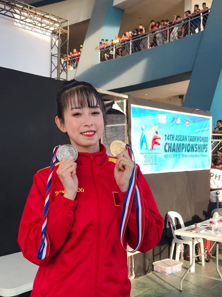 Trên trang Instagram cá nhân, Châu Tuyết Vân đã chụp những tấm ảnh khoe "vòng eo con kiến" cùng cơ bụng 6 múi khiến tất cả phải trầm trồ thích thú.