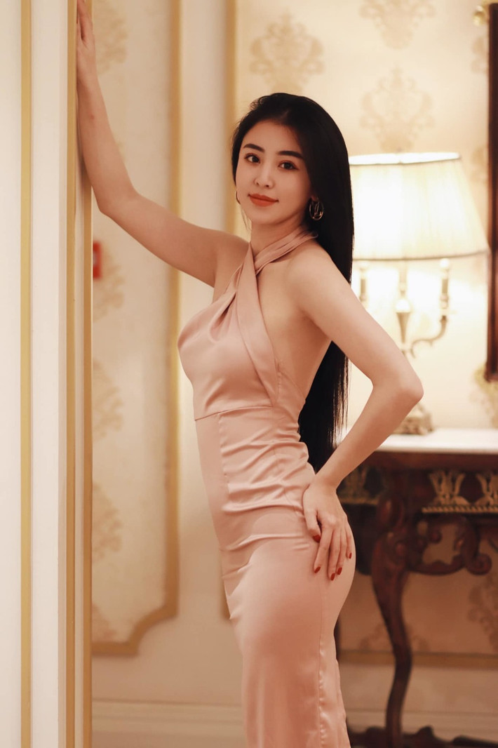 Đồng thời, nhờ chăm sóc kỹ nên làn da Bảo Chi trắng trẻo, xinh đẹp lên trông thấy. Để có tiền trang trải cuộc sống, cô đang làm kinh doanh về mảng mỹ phẩm.