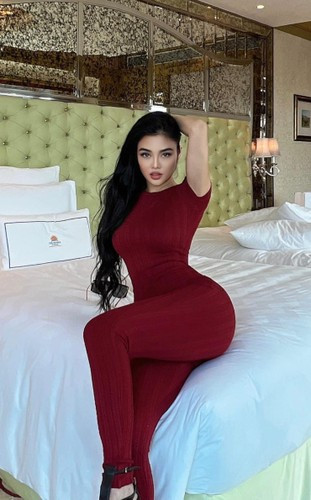 Julia Hồ sở hữu thân hình vô cùng gợi cảm.