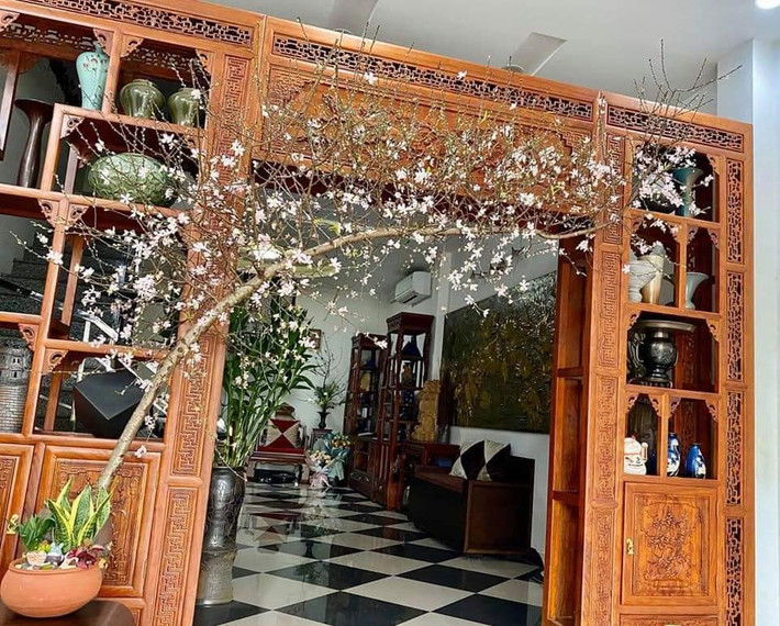 Hoa tươi và các loại cây cảnh là cách trang trí nhà đón Tết phổ biến của người Việt. Những loại hoa quen thuộc trong ngày Tết như hoa đào, cây mai, cây quất...Ảnh: Facebook
