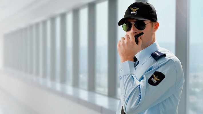 Tuy nhiên, nếu như ngày thường lương bảo vệ dao động từ 6 -12 triệu đồng/tháng thì ngày Tết thì mức giá sẽ khoảng 1 - 2 triệu đồng/ngày. Ảnh: JobsGO
