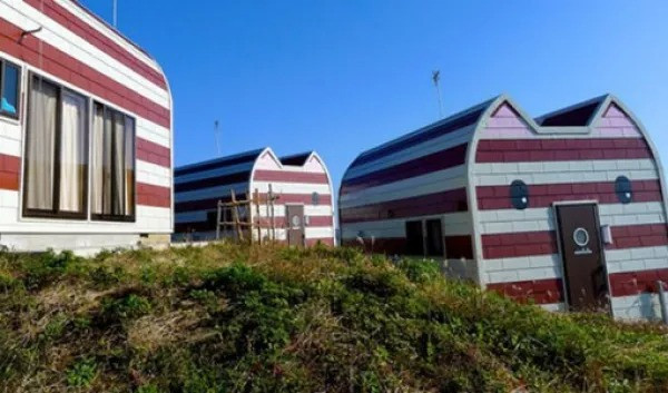 Ngôi nhà gỗ hình mèo trên đảo Mèo Tashirojima (Nhật Bản) là điểm dừng dân khá hút khách.