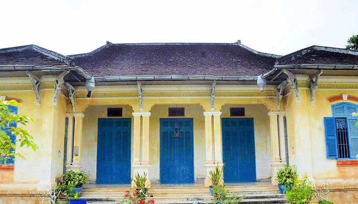 Dù có tuổi đời lên tới hàng trăm năm nhưng đến nay ngôi nhà vẫn giữ được nguyên vẹn mọi nét đẹp cổ xưa, từ kiến trúc, nội thất đến các cây trong khuôn viên. Ảnh: Canthotourism