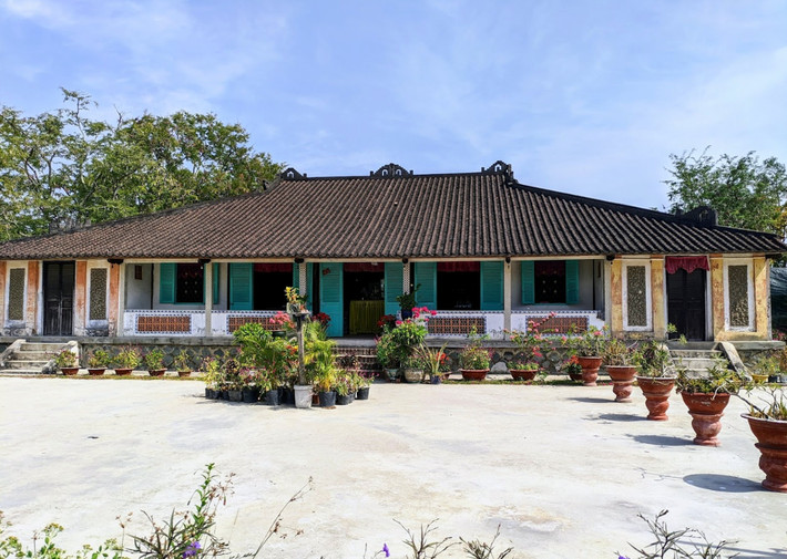 Dù gọi là trăm cột nhưng thực sự ngôi nhà có đến 120 cột, trong đó 68 cột chính và 52 cột vuông nhỏ phụ trợ. Ảnh: Thamhiemmekong