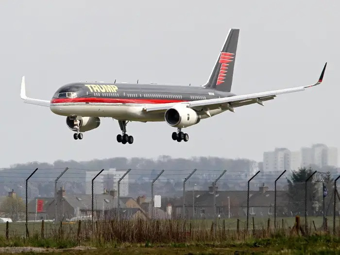 Chiếc máy bay được tân trang để chuẩn bị cho chiến dịch tranh cử mới của ông Trump. Ảnh: Getty