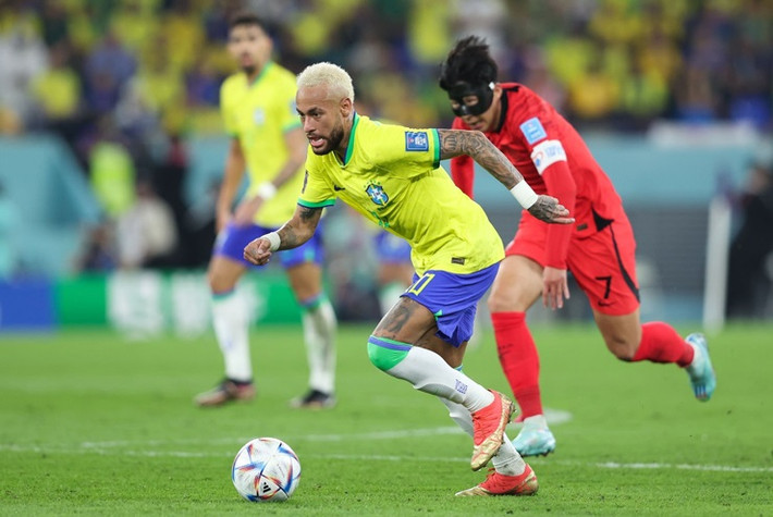 Với tình huống lập công vào lưới Hàn Quốc ở vòng 1/8 World Cup 2022, Neymar trở thành cầu thủ Brazil thứ ba ghi bàn trong ba kỳ World Cup khác nhau, bên cạnh Ronaldo de Lima và Pele. Ảnh: Cadn