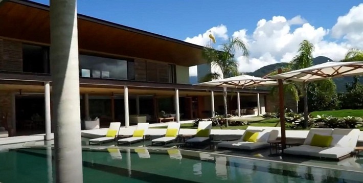 Biệt thự của Neymar cao 2 tầng, trải rộng trên diện tích 1.000 mét vuông. Ảnh: Thesun