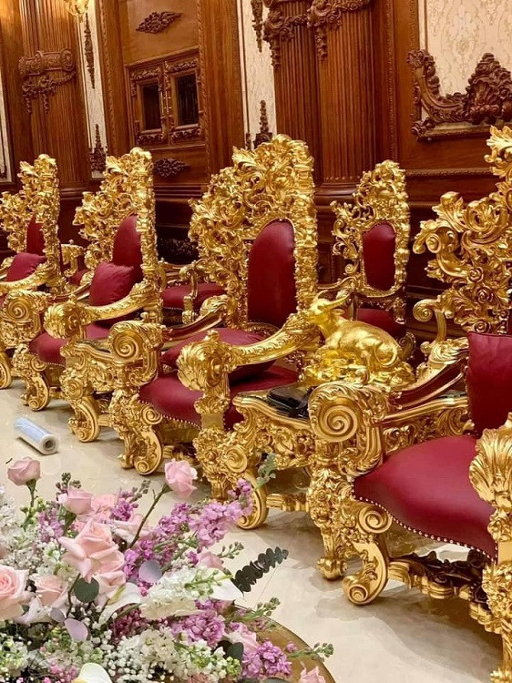 Riêng phòng tiếp khách rộng tương đương một căn chung cư. Ảnh: Facebook